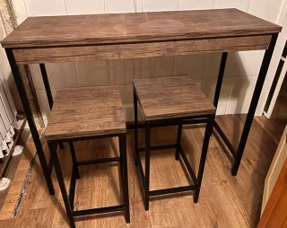 Mesa alta estilo industrial con 2 taburetes