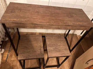 Mesa alta estilo industrial con 2 taburetes