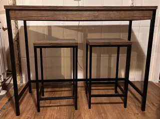 Mesa alta estilo industrial con 2 taburetes