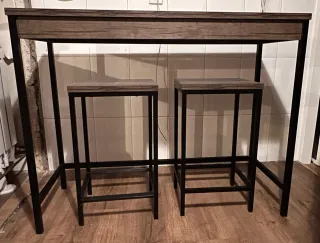 Mesa alta estilo industrial con 2 taburetes