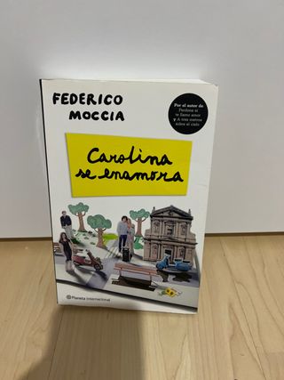 Carolina se enamora (Spanish Edition)