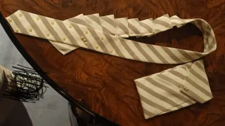 Collar y tarjetero de corbatas