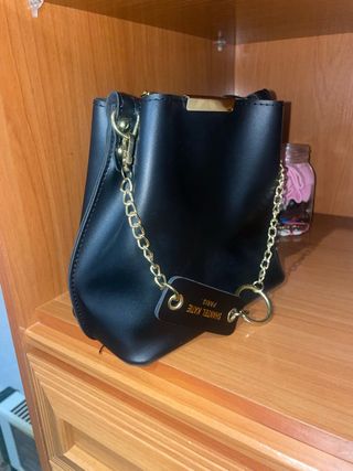 Bolso negro cuero elegante nuevo