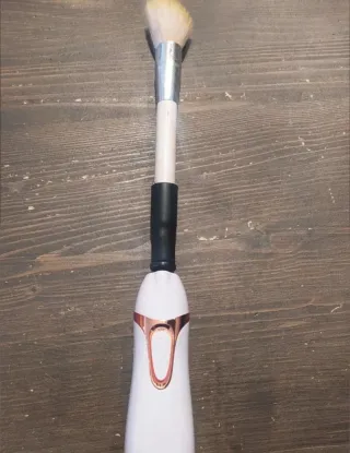 Dispositivo pulizia e asciugatura pennelli makeup