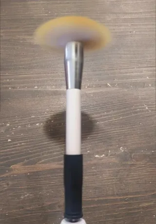 Dispositivo pulizia e asciugatura pennelli makeup