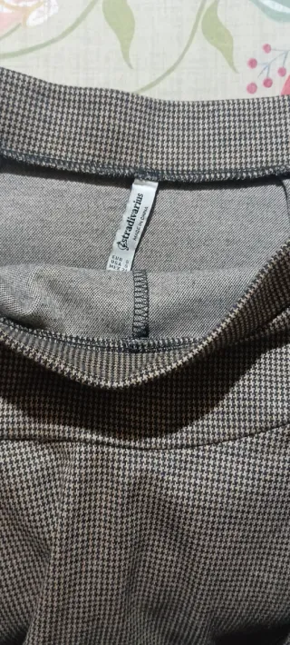 Falda pantalón cuadros marrón y negro.