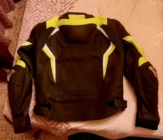 Mono de moto nuevo. Usado sólo una vez.