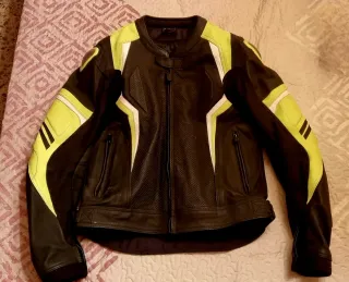 Mono de moto nuevo. Usado sólo una vez.