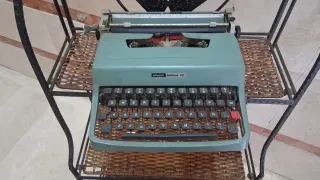 Máquina de escribir Olivetti Lettera 32