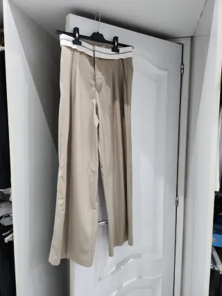 Pantalón ancho Stradivarius camel T.36