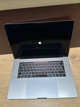 MacBook Pro 15 2017 i7 16GB RAM 256GB SSD Plata