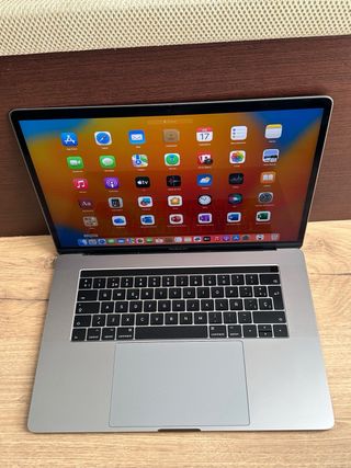 MacBook Pro 15 2017 i7 16GB RAM 256GB SSD Plata