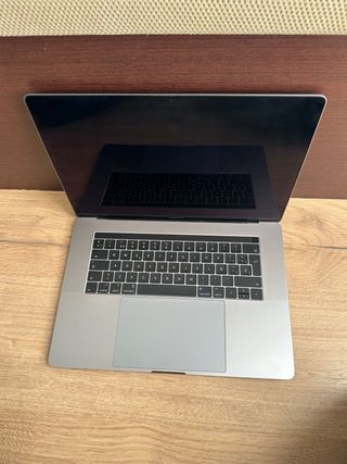 MacBook Pro 15 2017 i7 16GB RAM 256GB SSD Plata