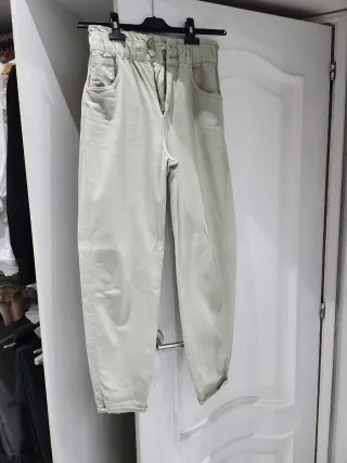 Pantalón Pull&Bear verde talla 38