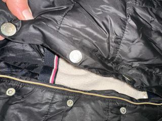 Chaqueta Tommy Hilfiger negra con capucha
