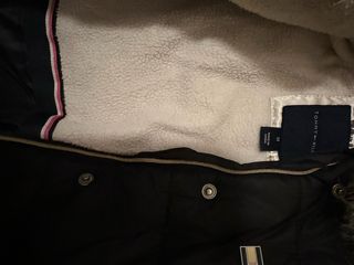 Chaqueta Tommy Hilfiger negra con capucha