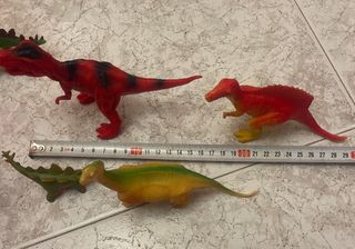 Lote de dinosaurios de juguete