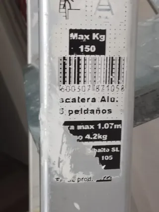 Escalera plegable metálica