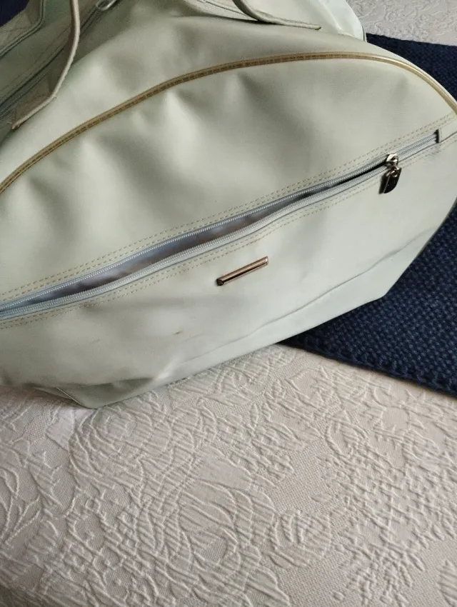 Neceser verde agua y blanco