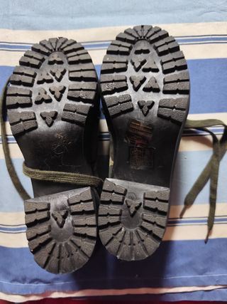 Botines de tacón con camuflaje