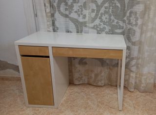 2 Mesillas de noche de madera Y 2 mesas escritorio