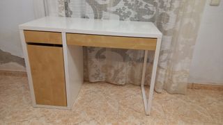 2 Mesillas de noche de madera Y 2 mesas escritorio