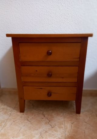 2 Mesillas de noche de madera Y 2 mesas escritorio