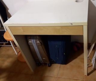 2 Mesillas de noche de madera Y 2 mesas escritorio