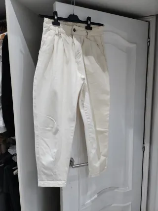 Pantalón Bershka beige talla 36