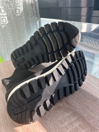 Zapatillas Prada Negras y Blancas