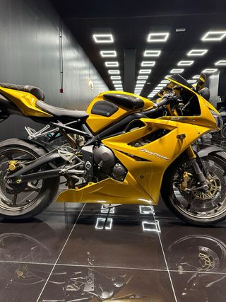 DAYTONA 675 DESDE 123€/MES
