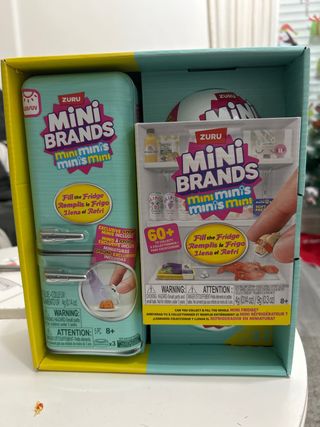 Mini Brands Nevera con Accesorios