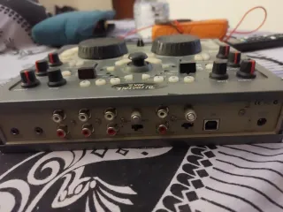 Mesa de mezclas Hércules DJ Console MK2.