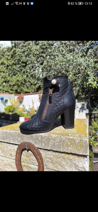 Botines negros acolchados tacón