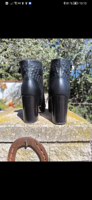Botines negros acolchados tacón