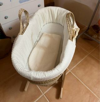 Moisés de mimbre para bebé con soporte