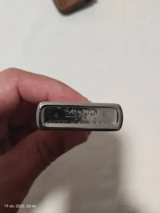 Mechero Zippo con funda de cuero