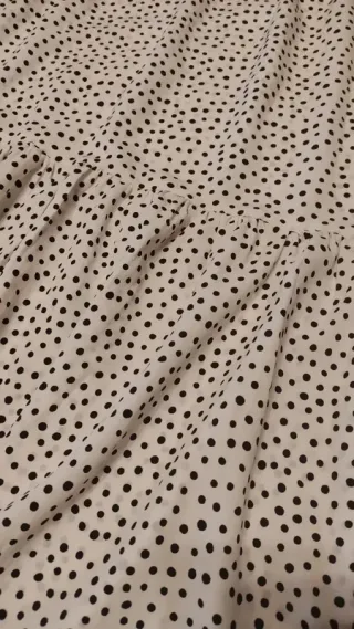 Vestido largo lunares blanco y negro.