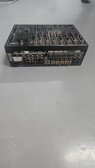 Mesa de Mezclas Behringer DX 2000 USB