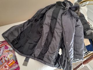 Piumino donna grigio con cappuccio e pelliccia