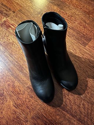 Botines de piel negros