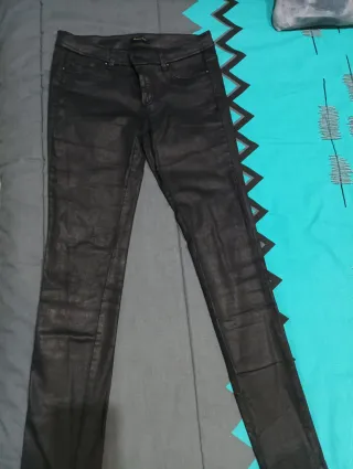 Pantalón pitillo negro