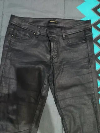 Pantalón pitillo negro