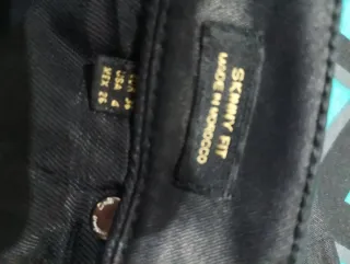 Pantalón pitillo negro