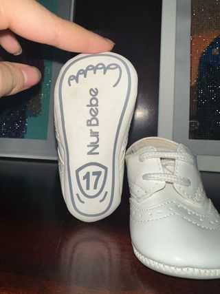 Zapatos de bebé blancos
