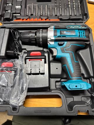 Caja de herramientas con taladro y accesorios