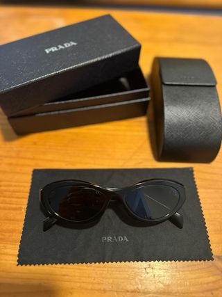 Gafas de sol Prada negras