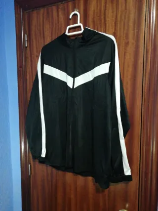 Chaqueta chándal negra y blanca talla 16