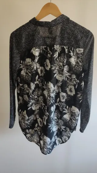 Camisa floral blanco y negro
