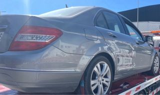 Mercedes C220 CDI con golpe delantero